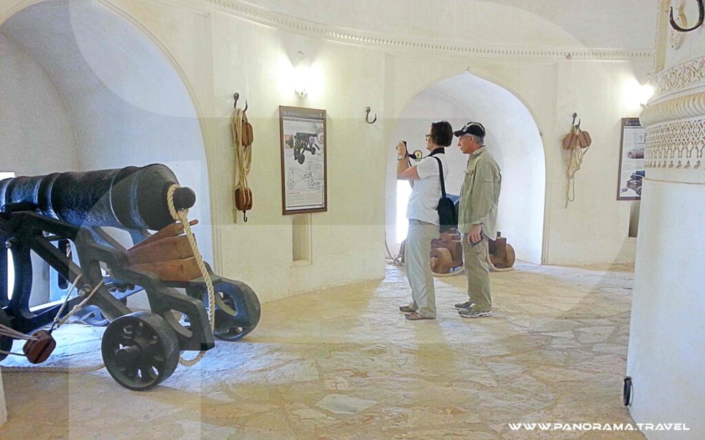 Al Hazm Castel and Wadi Al Sahtan Tour