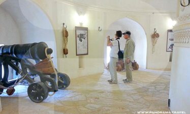 Al Hazm Castel and Wadi Al Sahtan Tour